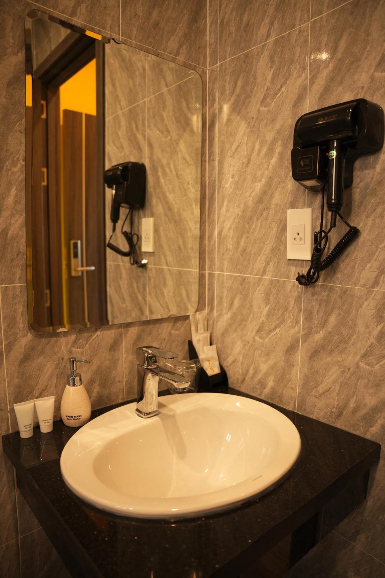 Tuyet Suong Hotel Quang Ngai Zewnętrze zdjęcie